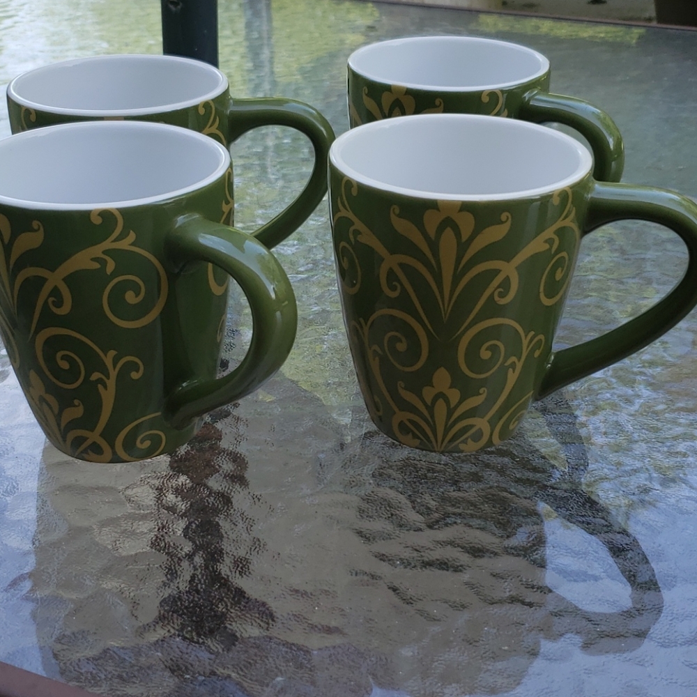 4 Gold Scroll Cups